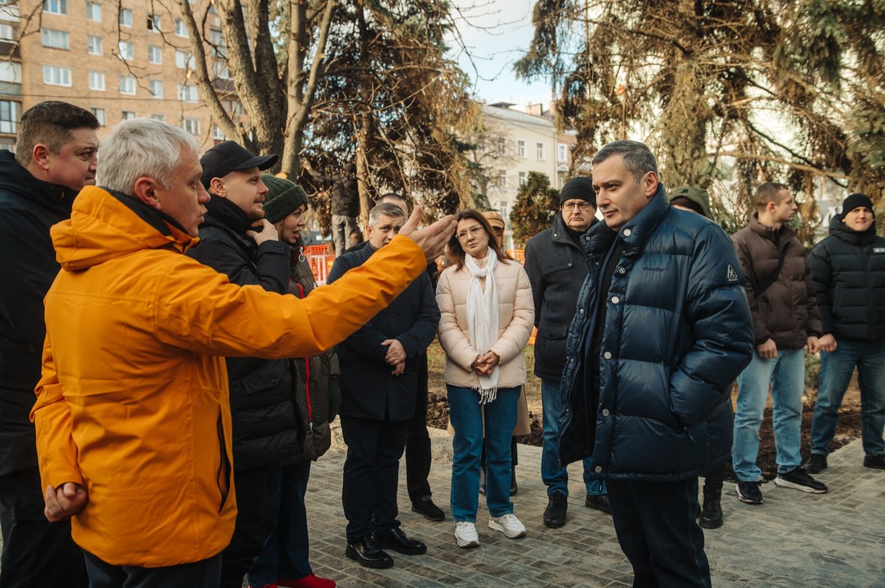 Губернатор Курской области Александр Хинштейн проверил, как преображаются общественные пространства в Курске: Губернатор Курской области Александр Хинштейн проверил, как преображаются общественные пространства в Курске: