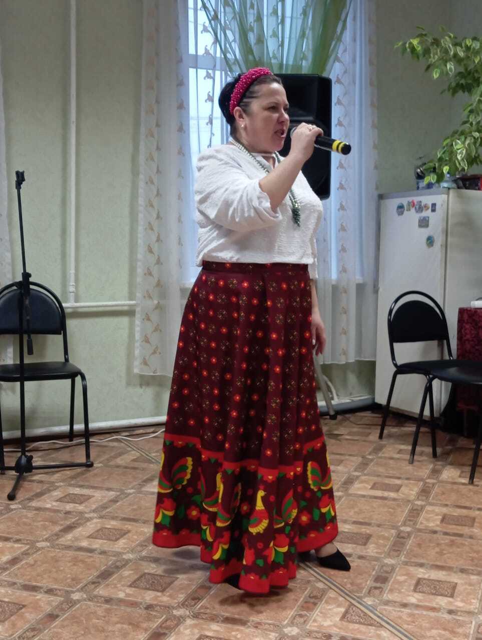 Замечательный концерт подарили жительницам села Верхний Любаж солисты Фатежского РДНТ Замечательный концерт подарили жительницам села Верхний Любаж солисты Фатежского РДНТ