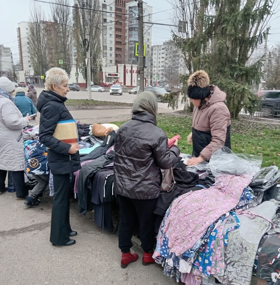 Сотрудники администрации Центрального округа Курска провели три рейда по пресечению незаконной торговли Сотрудники администрации Центрального округа Курска провели три рейда по пресечению незаконной торговли
