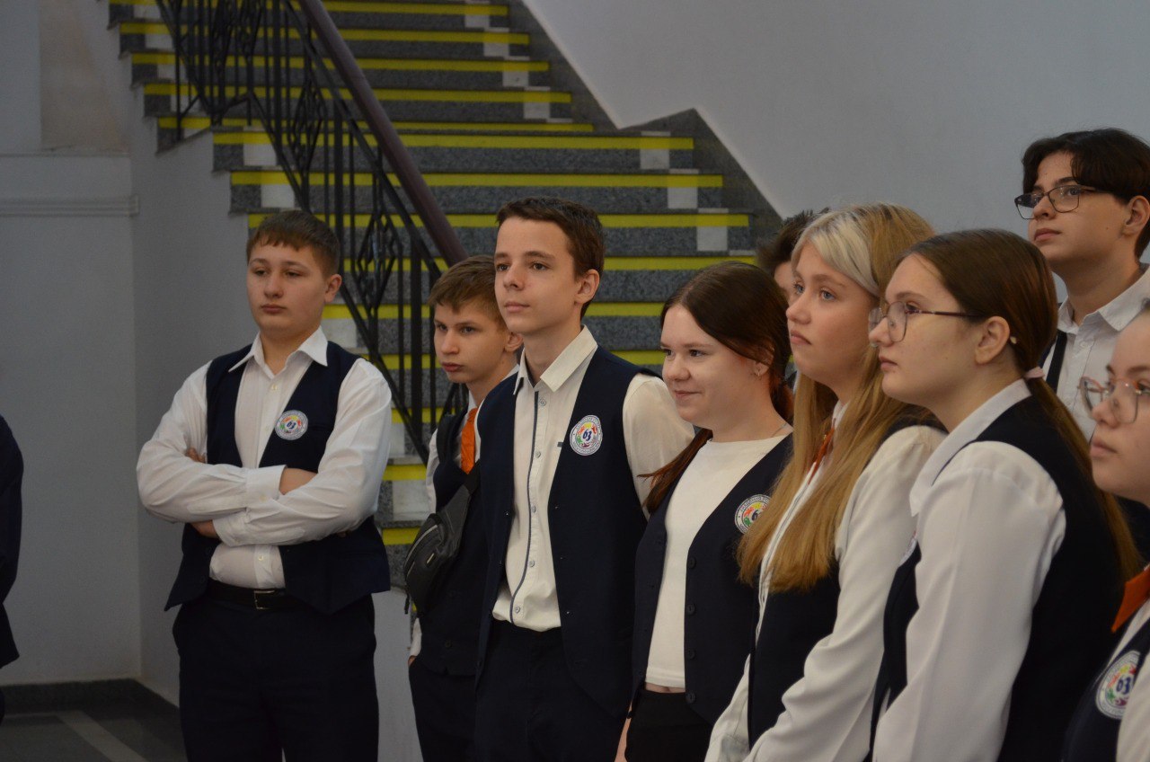 Ученики гимназии № 63 «Академия успеха» посетили Курский государственный университет в рамках экскурсионного проекта «КГУ: вчера, сегодня, завтра» Ученики гимназии № 63 «Академия успеха» посетили Курский государственный университет в рамках экскурсионного проекта «КГУ: вчера, сегодня, завтра»