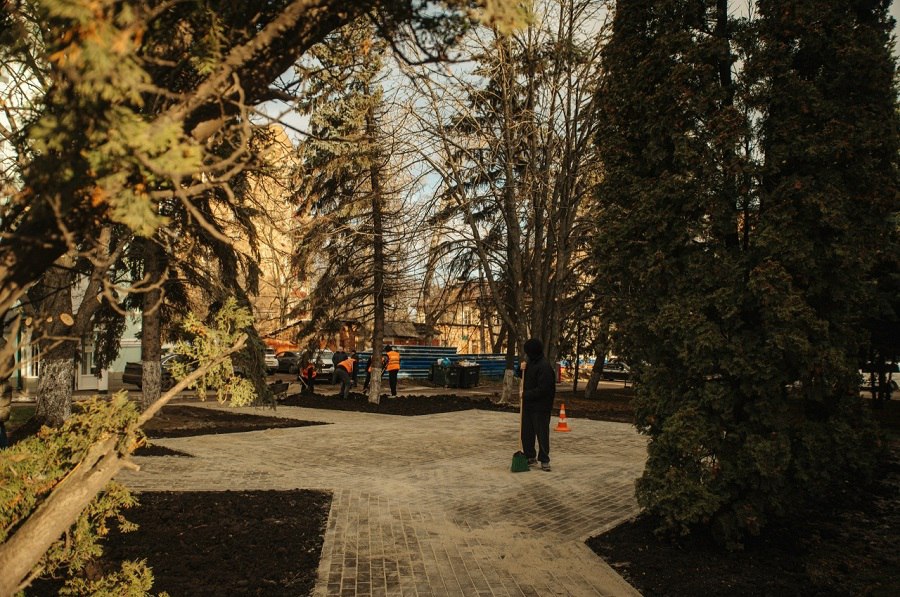 В Курске благоустраивают сквер, в котором установят бюст Артамона Матвеева