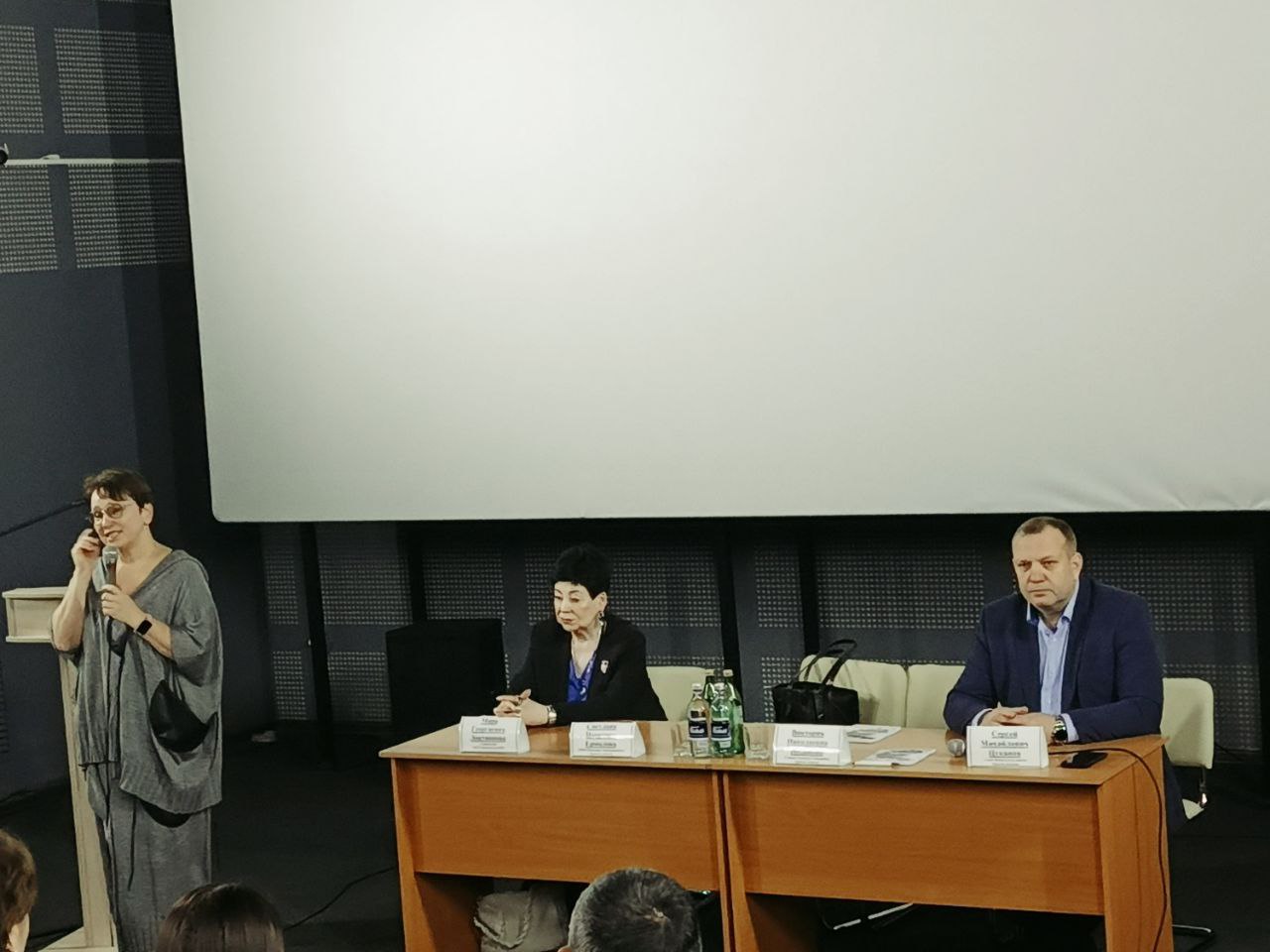 Сергей Цуканов: Сегодня в кинотеатре "Комета" состоялась встреча с временно исполняющей обязанности министра здравоохранения Курской области Светланой Игоревной Ермоловой Сергей Цуканов: Сегодня в кинотеатре "Комета" состоялась встреча с временно исполняющей обязанности министра здравоохранения Курской области Светланой Игоревной Ермоловой