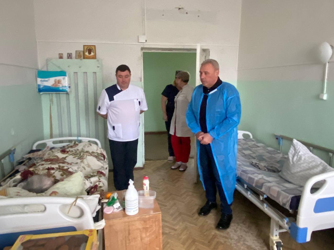 Депутат Курской облдумы от «Единой России» Алексей Земцов навестил в больнице жителей из курского приграничья Депутат Курской облдумы от «Единой России» Алексей Земцов навестил в больнице жителей из курского приграничья