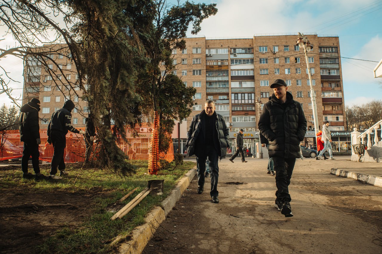 6 декабря под руководством губернатора Александра Хинштейна состоялся осмотр мест для установки памятников в Курске