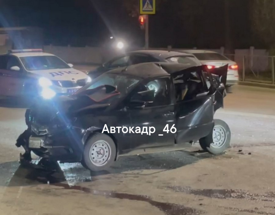 Серьезная авария произошла накануне вечером на остановке Дальние парки в Курске