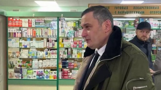 «Мы с вами работать не будем. А где вы будете работать, дальше будут определять уже те, кому положено», — сегодня на заседании регионального правительства губернатор курской области Александр Хинштен отстранил от должности...