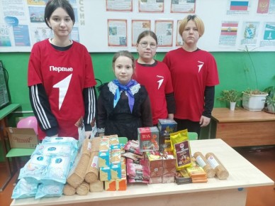 Ученики и педагоги Ольховатской средней школы приняли участие в районной акции "Сладости для солдата", организованной Движением Первых Поныровского района
