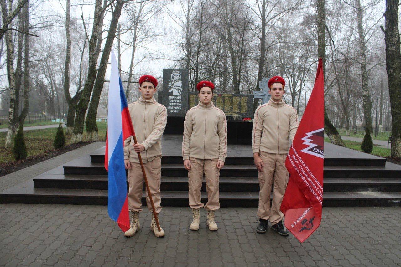 Единороссы почтили память безымянных воинов Единороссы почтили память безымянных воинов