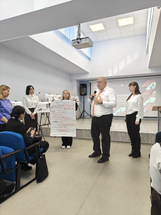 6 декабря муниципальный координатор проекта "Навигаторы детства", заместитель по ВР, представитель Детской Администрации и советники директора по воспитанию приняли участие в третьем дне форума «Героическое наследие в Уроках... 6 декабря муниципальный координатор проекта "Навигаторы детства", заместитель по ВР, представитель Детской Администрации и советники директора по воспитанию приняли участие в третьем дне форума «Героическое наследие в Уроках...