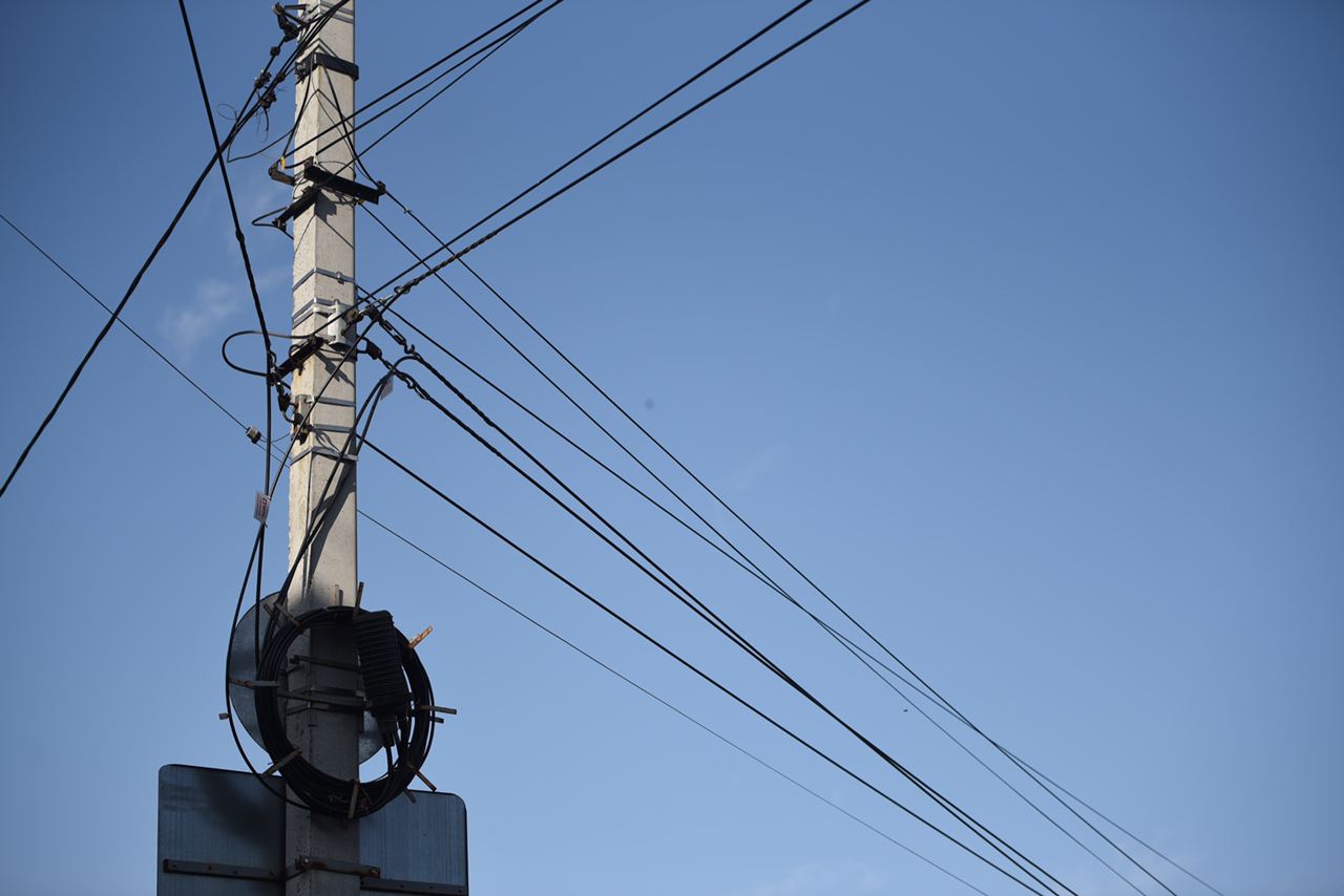 Курские электрики отремонтировали 35 праздничных светодиодных консолей