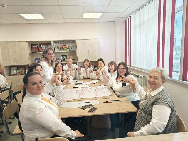 6 декабря муниципальный координатор проекта "Навигаторы детства", заместитель по ВР, представитель Детской Администрации и советники директора по воспитанию приняли участие в третьем дне форума «Героическое наследие в Уроках... 6 декабря муниципальный координатор проекта "Навигаторы детства", заместитель по ВР, представитель Детской Администрации и советники директора по воспитанию приняли участие в третьем дне форума «Героическое наследие в Уроках...