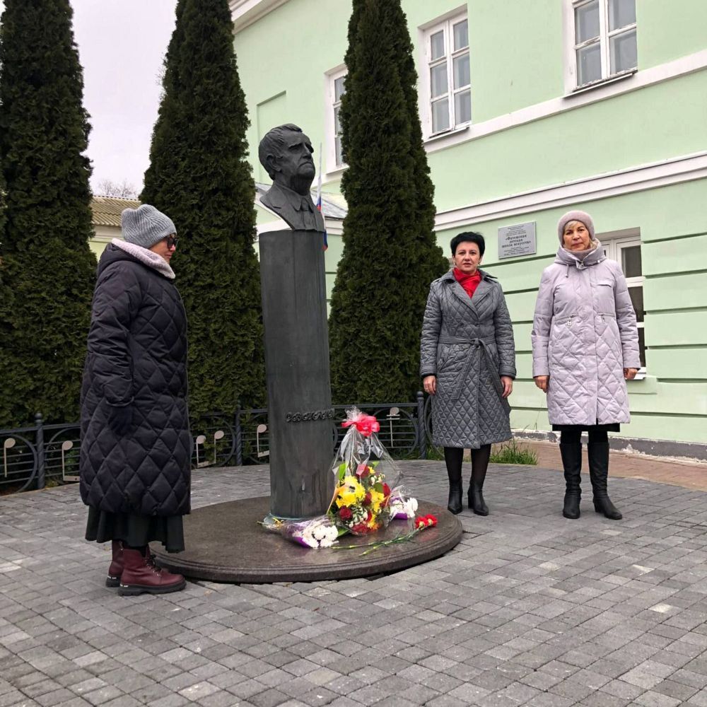 В рамках празднования 110-летия со дня рождения великого композитора Георгия Свиридова Фатеж посетили гости из Железногорска