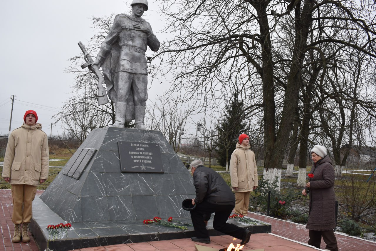 Дмитрий Новиков: Сегодня, 9 декабря, в День Героев Отечества мы отдаём дань глубокого уважения людям, внёсшим огромный вклад в защиту и независимость страны, проявившим величайшее мужество и доблесть во имя свободы и... Дмитрий Новиков: Сегодня, 9 декабря, в День Героев Отечества мы отдаём дань глубокого уважения людям, внёсшим огромный вклад в защиту и независимость страны, проявившим величайшее мужество и доблесть во имя свободы и...