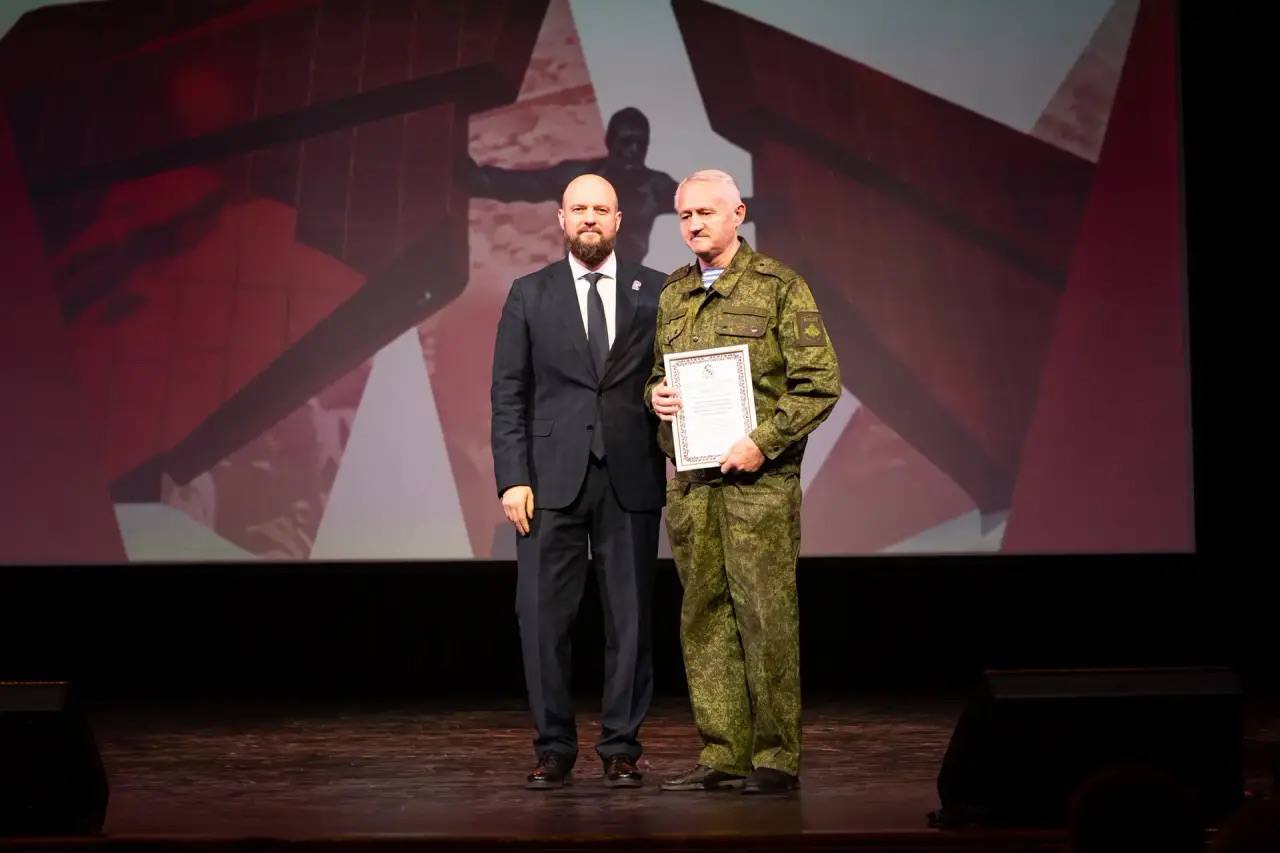 Евгений Маслов: Вместе с губернатором Александром Хинштейном принял участие в торжественной церемонии закрытия Года защитника Отечества, который ранее был объявлен Президентом России Владимиром Путиным Евгений Маслов: Вместе с губернатором Александром Хинштейном принял участие в торжественной церемонии закрытия Года защитника Отечества, который ранее был объявлен Президентом России Владимиром Путиным