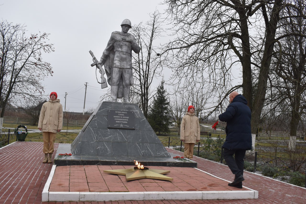 Дмитрий Новиков: Сегодня, 9 декабря, в День Героев Отечества мы отдаём дань глубокого уважения людям, внёсшим огромный вклад в защиту и независимость страны, проявившим величайшее мужество и доблесть во имя свободы и... Дмитрий Новиков: Сегодня, 9 декабря, в День Героев Отечества мы отдаём дань глубокого уважения людям, внёсшим огромный вклад в защиту и независимость страны, проявившим величайшее мужество и доблесть во имя свободы и...