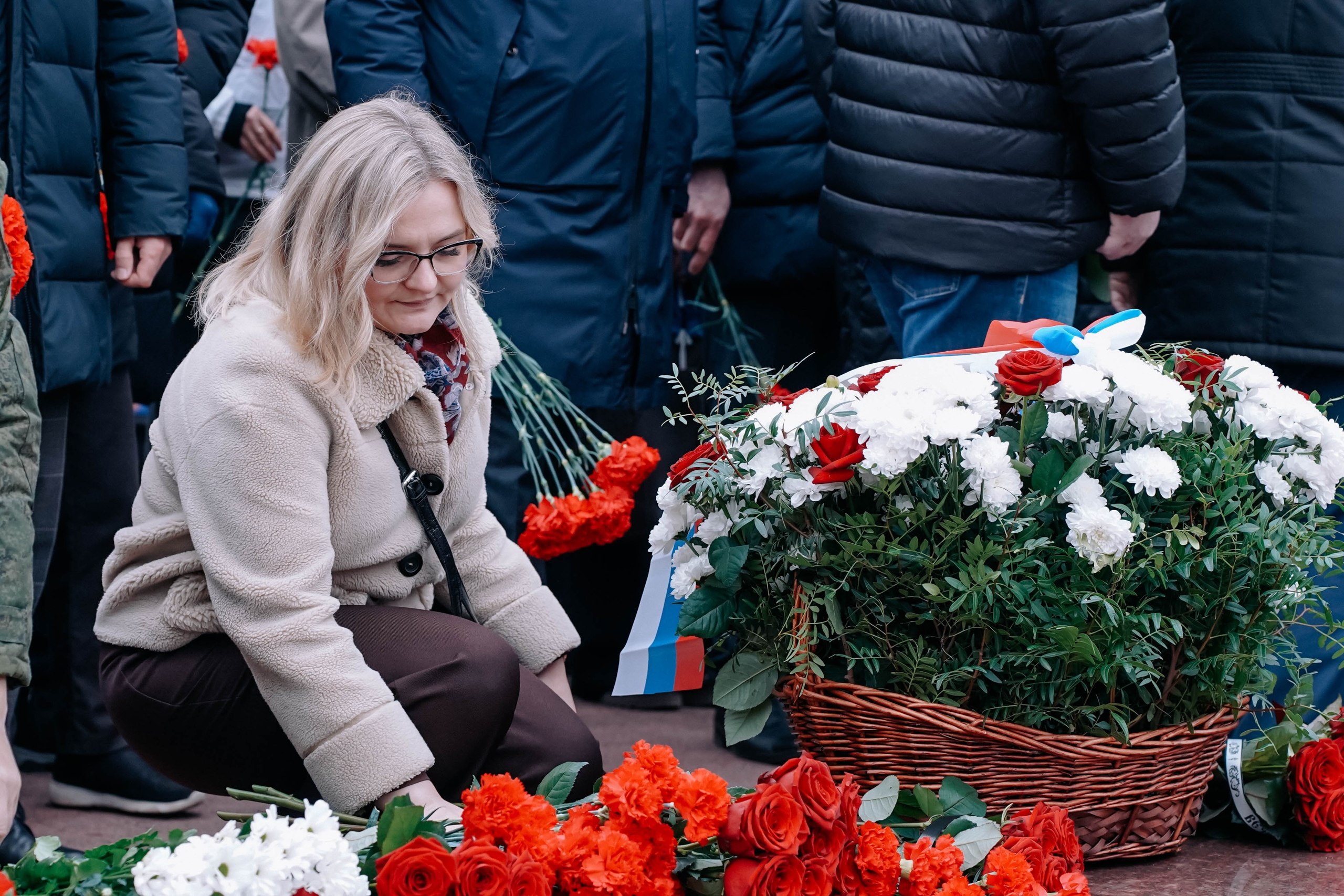 Сегодня в Георгиевском сквере состоялось торжественное возложение цветов, посвященное Дню Героев Отечества Сегодня в Георгиевском сквере состоялось торжественное возложение цветов, посвященное Дню Героев Отечества