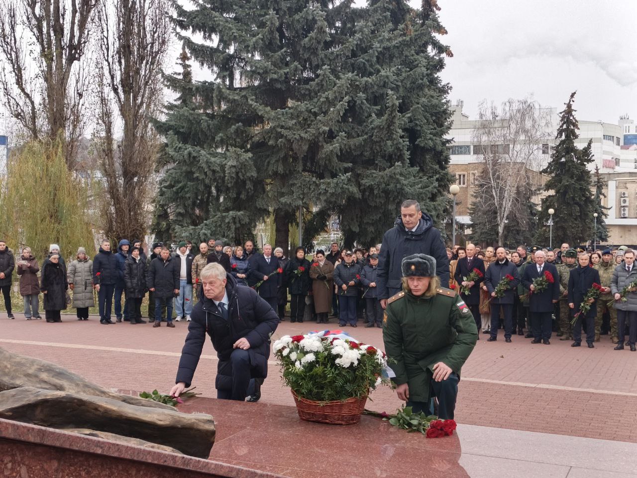 Куряне возложили венки и цветы в честь Дня Героев Отечества Куряне возложили венки и цветы в честь Дня Героев Отечества