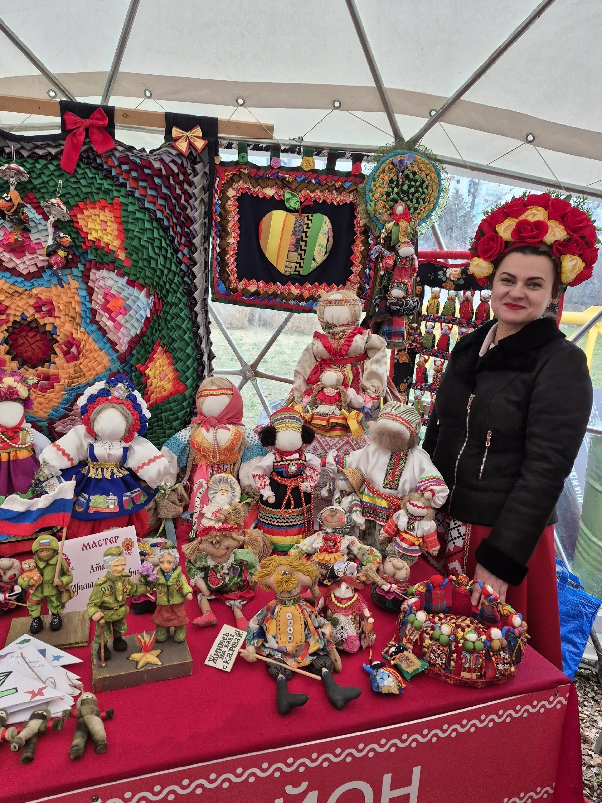 Педагог Тимского Дома детского творчества Ирина Атанова представила творчество Тимского района на фестивале «Осень на Полугоре» Педагог Тимского Дома детского творчества Ирина Атанова представила творчество Тимского района на фестивале «Осень на Полугоре»