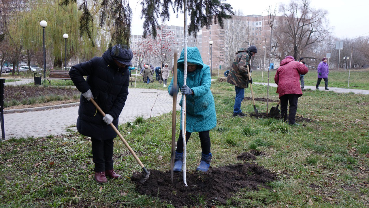 Игорь Корпунков: Сегодня – в День Героев Отечества высаживали деревья в Сквере Героев Донбасса! Игорь Корпунков: Сегодня – в День Героев Отечества высаживали деревья в Сквере Героев Донбасса!