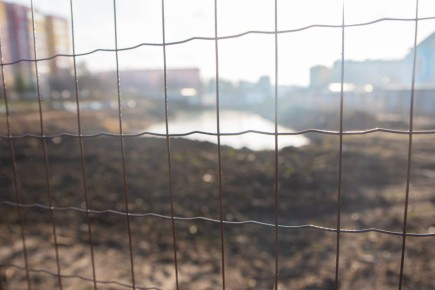 Небезопасную для курян зону в сквере на Студенческой оградили