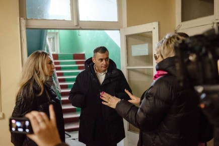 Сергей Цуканов: Во время визита в Фатежский район губернатор Александр Хинштейн также заехал посмотреть помещение, в котором уже в следующем учебном году должна разместиться детская школа искусств