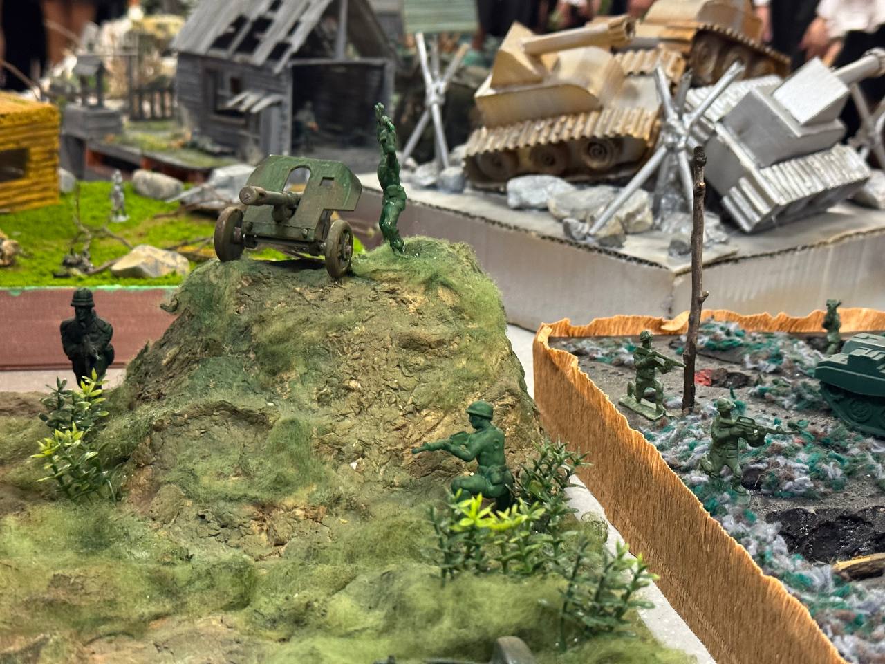 Сегодня школе № 45 было официально присвоено имя Героя Советского Союза Василия Ивановича Крюкова Сегодня школе № 45 было официально присвоено имя Героя Советского Союза Василия Ивановича Крюкова