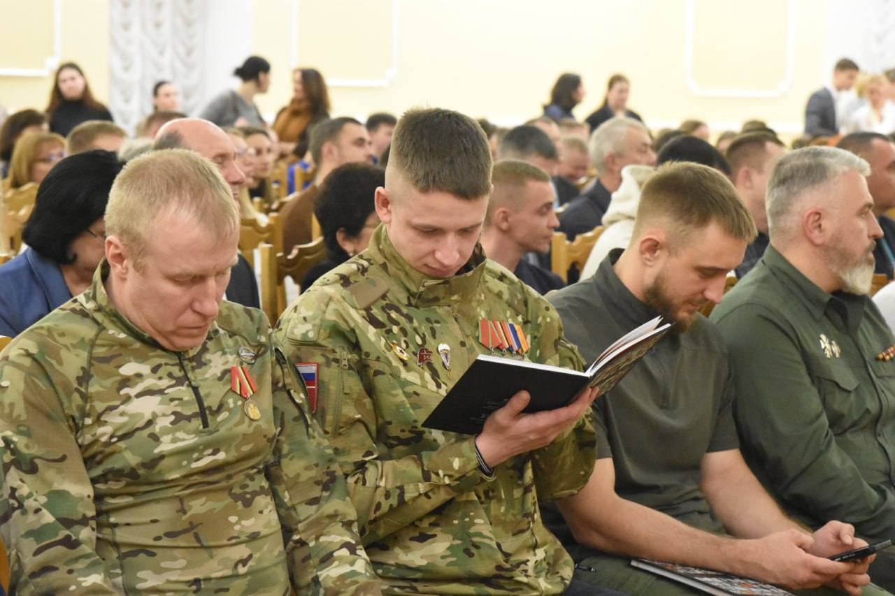 В Курске состоялась презентация книги «Курск. Герои. Книга Мужества» В Курске состоялась презентация книги «Курск. Герои. Книга Мужества»