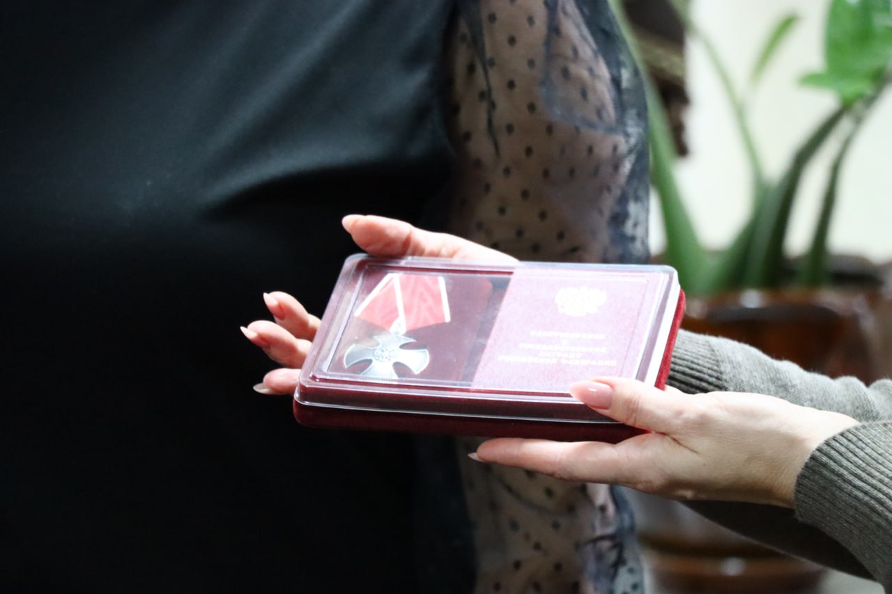 Андрей Белоусов: В администрации Рыльского района состоялась встреча с Натальей Васильевной Потаповой — матерью участника специальной военной операции Эдуарда Георгиевича Артюхова Андрей Белоусов: В администрации Рыльского района состоялась встреча с Натальей Васильевной Потаповой — матерью участника специальной военной операции Эдуарда Георгиевича Артюхова