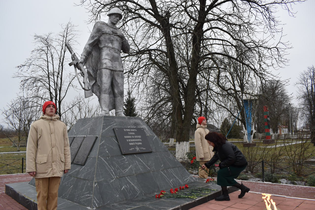 Дмитрий Новиков: Сегодня, 9 декабря, в День Героев Отечества мы отдаём дань глубокого уважения людям, внёсшим огромный вклад в защиту и независимость страны, проявившим величайшее мужество и доблесть во имя свободы и... Дмитрий Новиков: Сегодня, 9 декабря, в День Героев Отечества мы отдаём дань глубокого уважения людям, внёсшим огромный вклад в защиту и независимость страны, проявившим величайшее мужество и доблесть во имя свободы и...