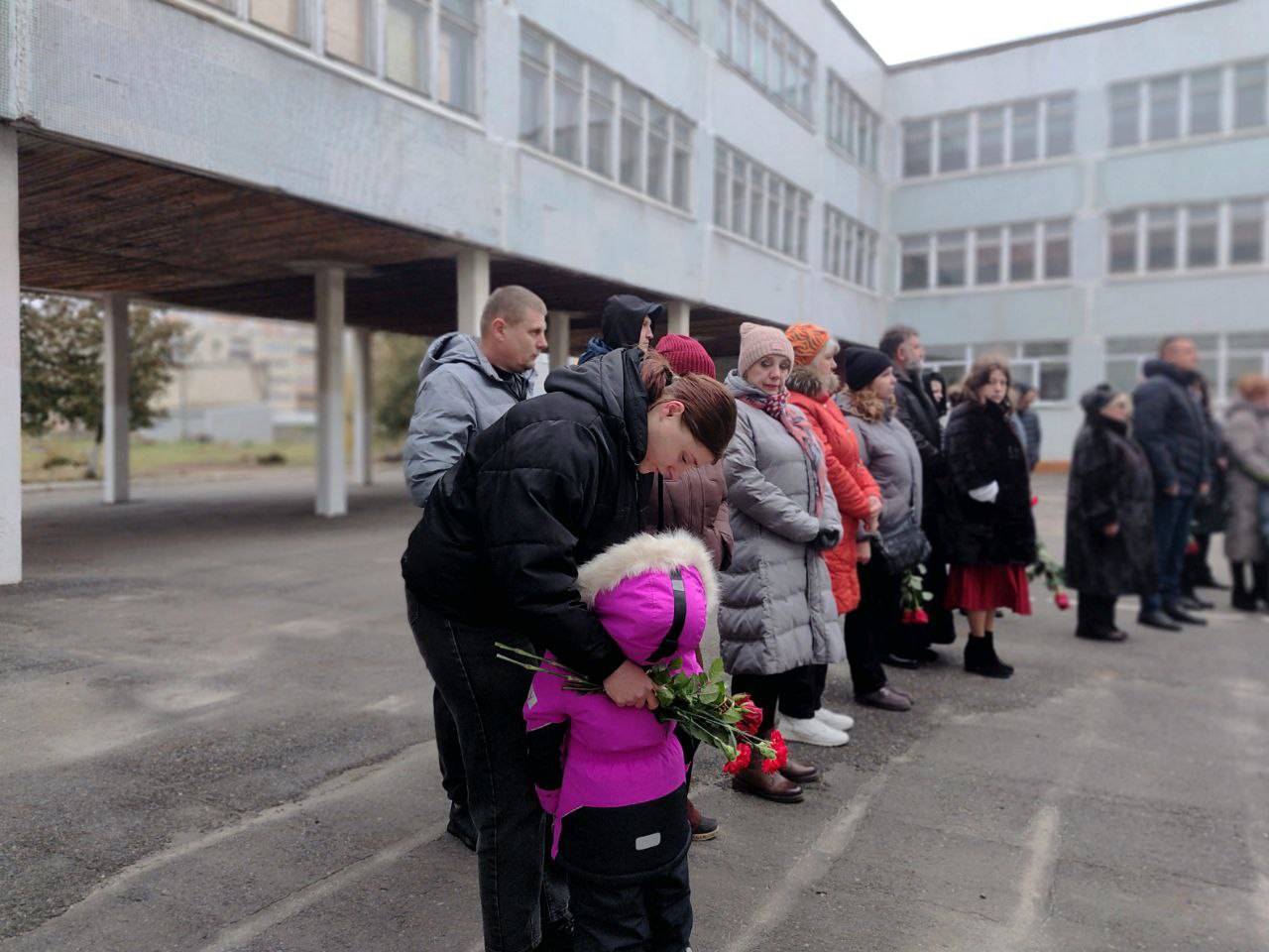 В курской школе №36 увековечили память погибшего выпускника Дмитрия Бобкова В курской школе №36 увековечили память погибшего выпускника Дмитрия Бобкова