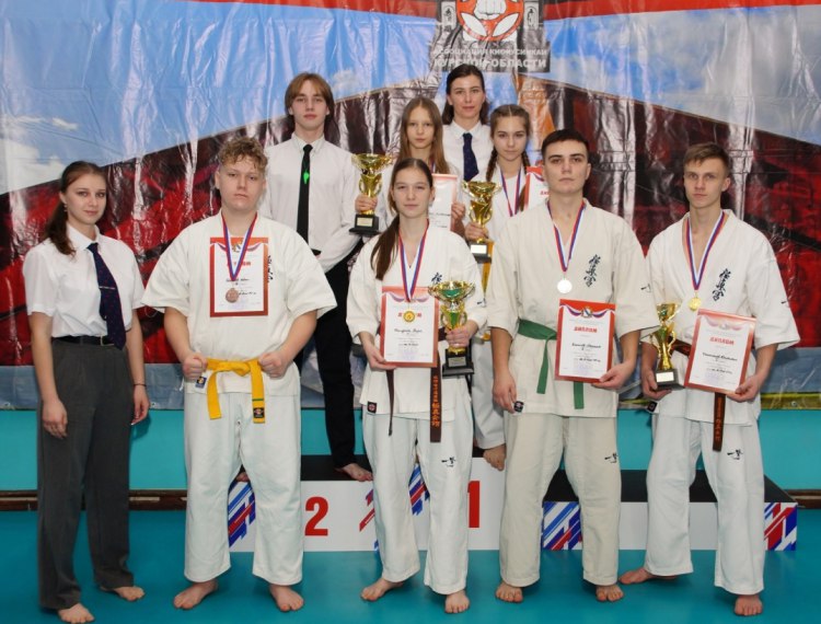 В минувшее воскресенье в г. Курске воспитанники Спортивной школы г. Курчатова приняли участие в Первенстве Курской области по киокусинкай