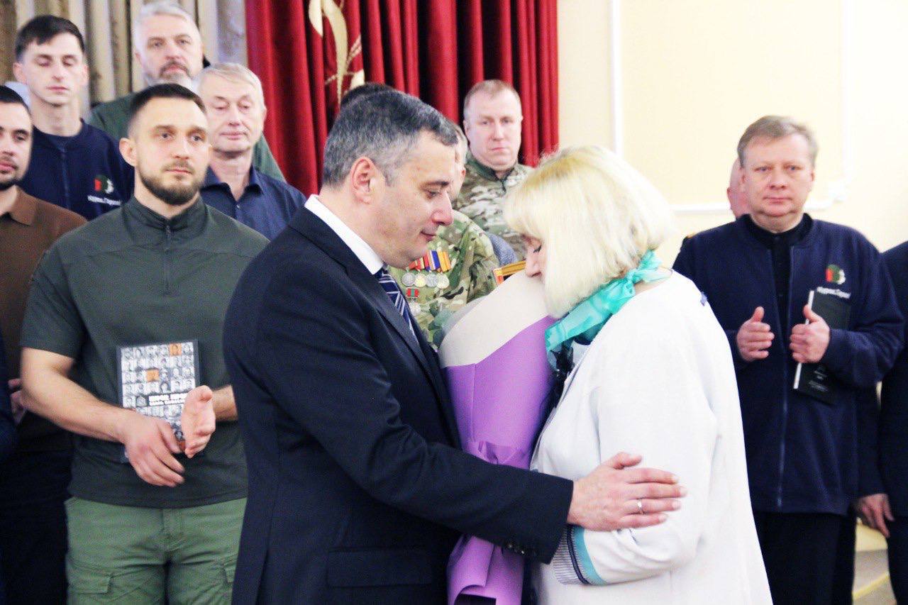 Книга мужества: герои нашего времени Книга мужества: герои нашего времени