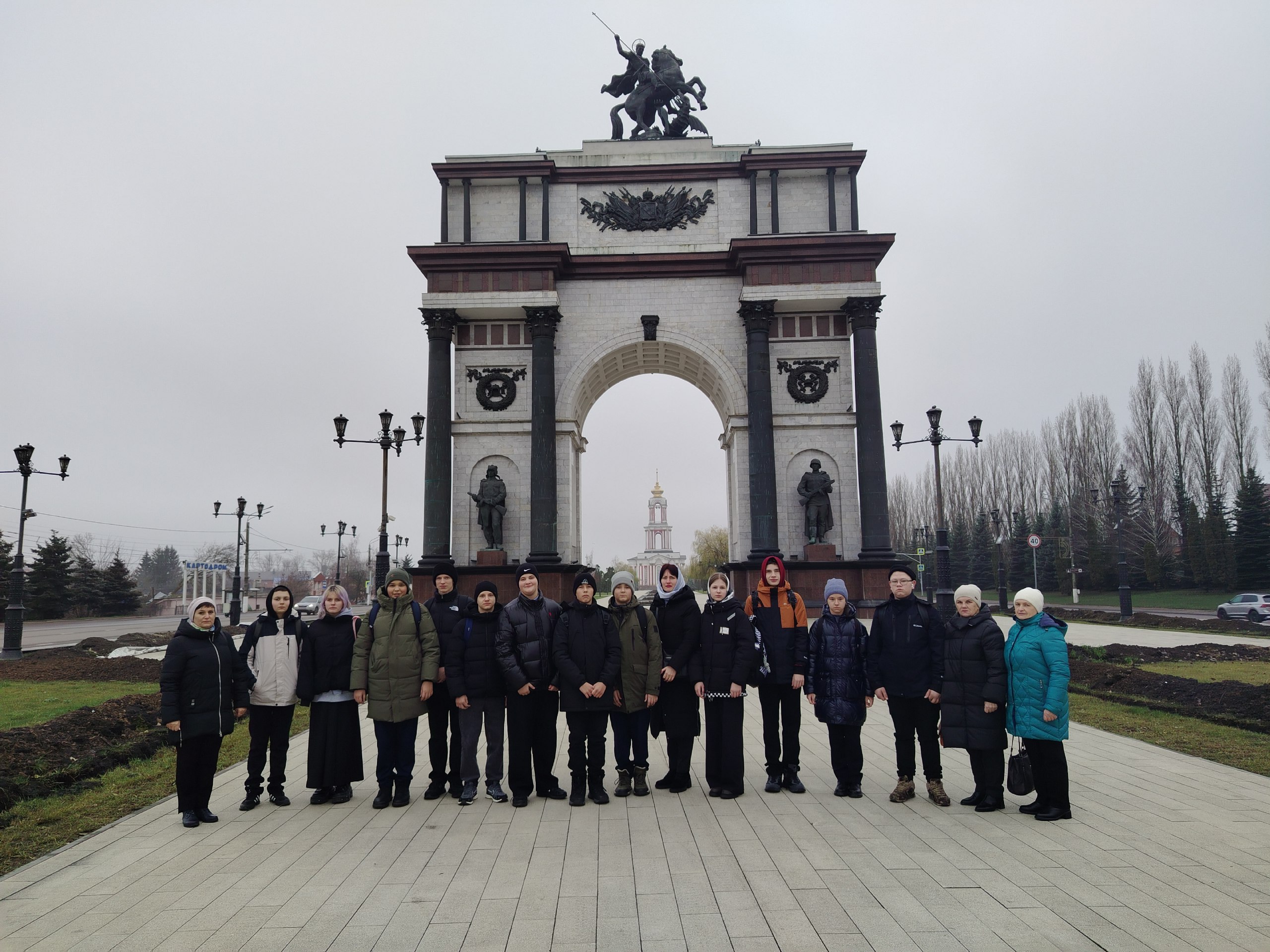 3 декабря в День неизвестного солдата активисты первичного отделения Движения первых и педагоги Черкасскопореченской средней общеобразовательной школы возложили красные гвоздики к Вечному огню на Мемориале «Курская дуга»...