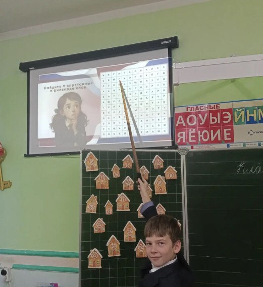 Учебная неделя в Лицее №3 началась с торжественной церемонии выноса государственного флага Российской Федерации и с разговоров о важном по теме: «Россия - страна победителей. Ко Дню Героев Отечества» Учебная неделя в Лицее №3 началась с торжественной церемонии выноса государственного флага Российской Федерации и с разговоров о важном по теме: «Россия - страна победителей. Ко Дню Героев Отечества»