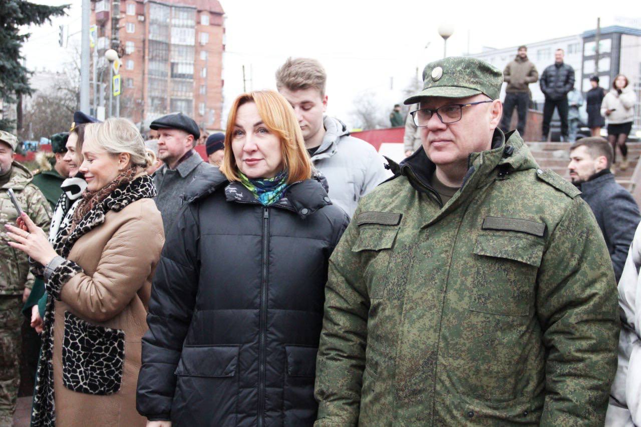 Партийцы возложили цветы в День Героев Отечества Партийцы возложили цветы в День Героев Отечества