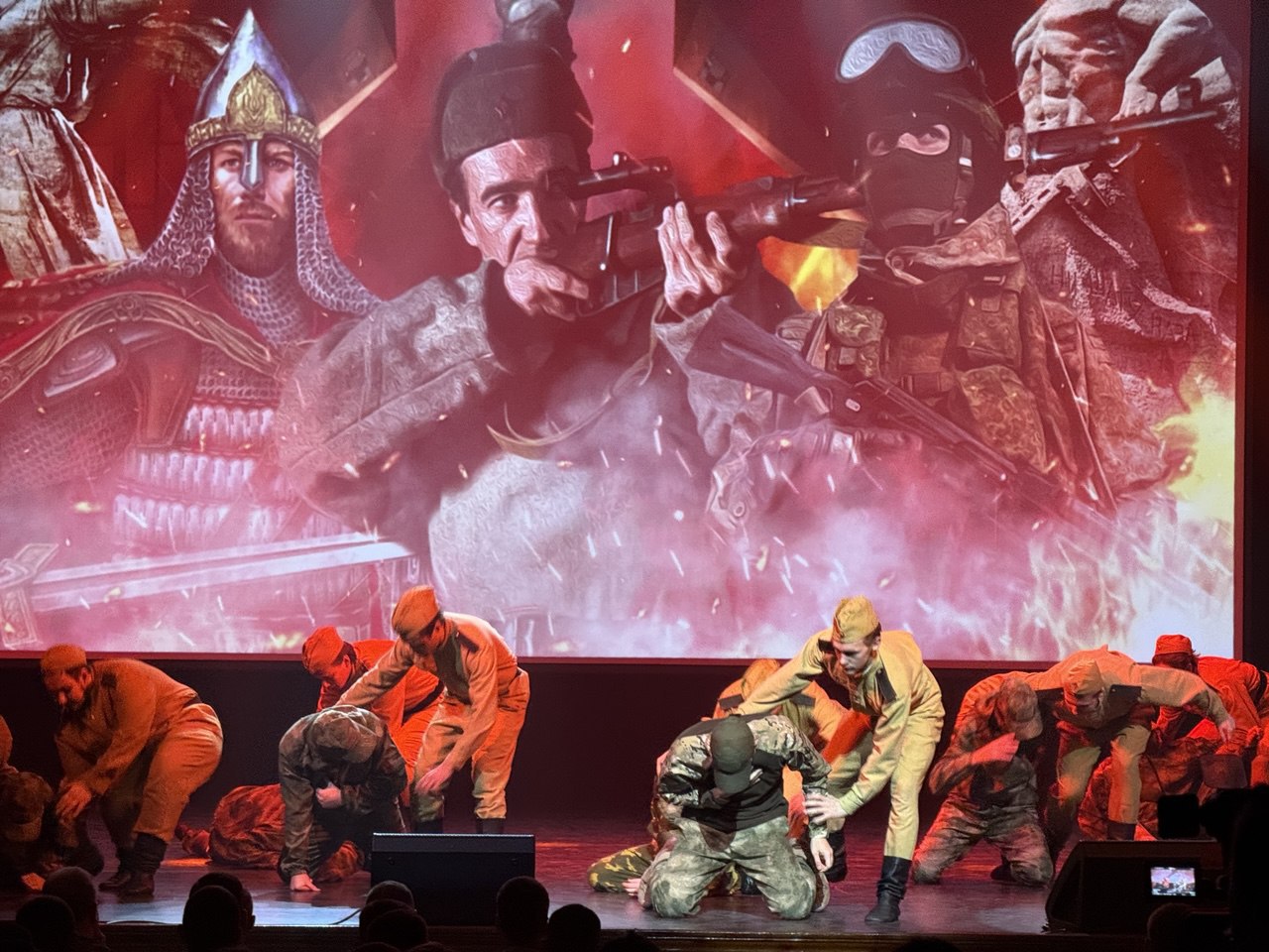 Наследники победителей. В День Героев Отечества Губернатор Курской области Александр Хинштейн подвел итоги Года защитника Отечества Наследники победителей. В День Героев Отечества Губернатор Курской области Александр Хинштейн подвел итоги Года защитника Отечества