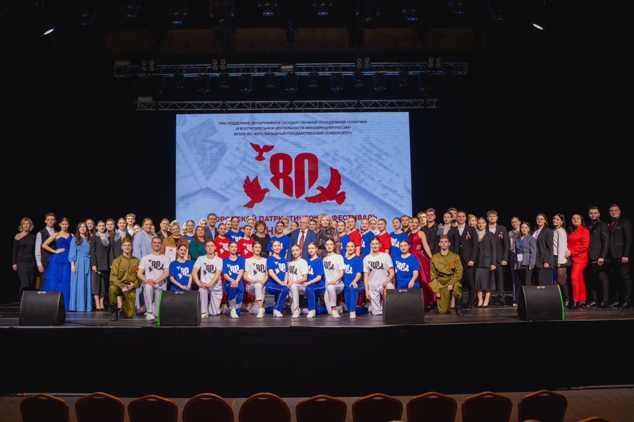 В преддверии Дня Героев Отечества в концертном зале «МегаГРИНН» состоялось подведение итогов городского патриотического фестиваля «Я помню, я горжусь!», организованного управлением молодежной политики и концертно-творческой...