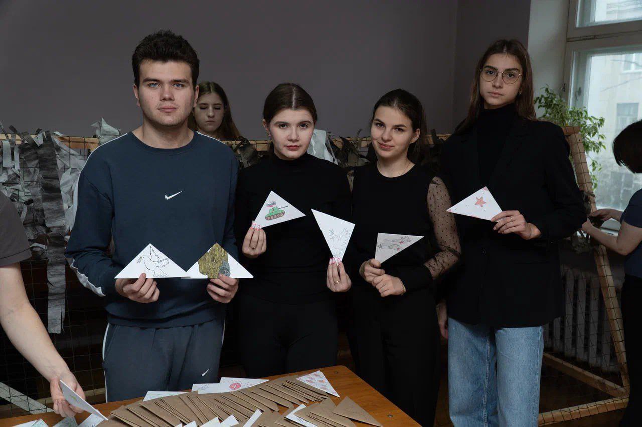 Студенты Курского государственного аграрного университета присоединились к Всероссийской акции «День единых действий», приуроченной к празднованию Дня Героев Отечества Студенты Курского государственного аграрного университета присоединились к Всероссийской акции «День единых действий», приуроченной к празднованию Дня Героев Отечества