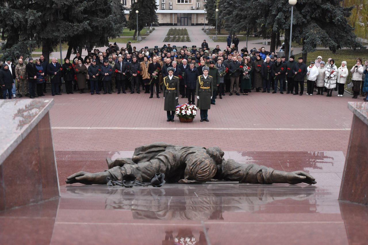 В День Героев Отечества куряне возложили цветы и венки