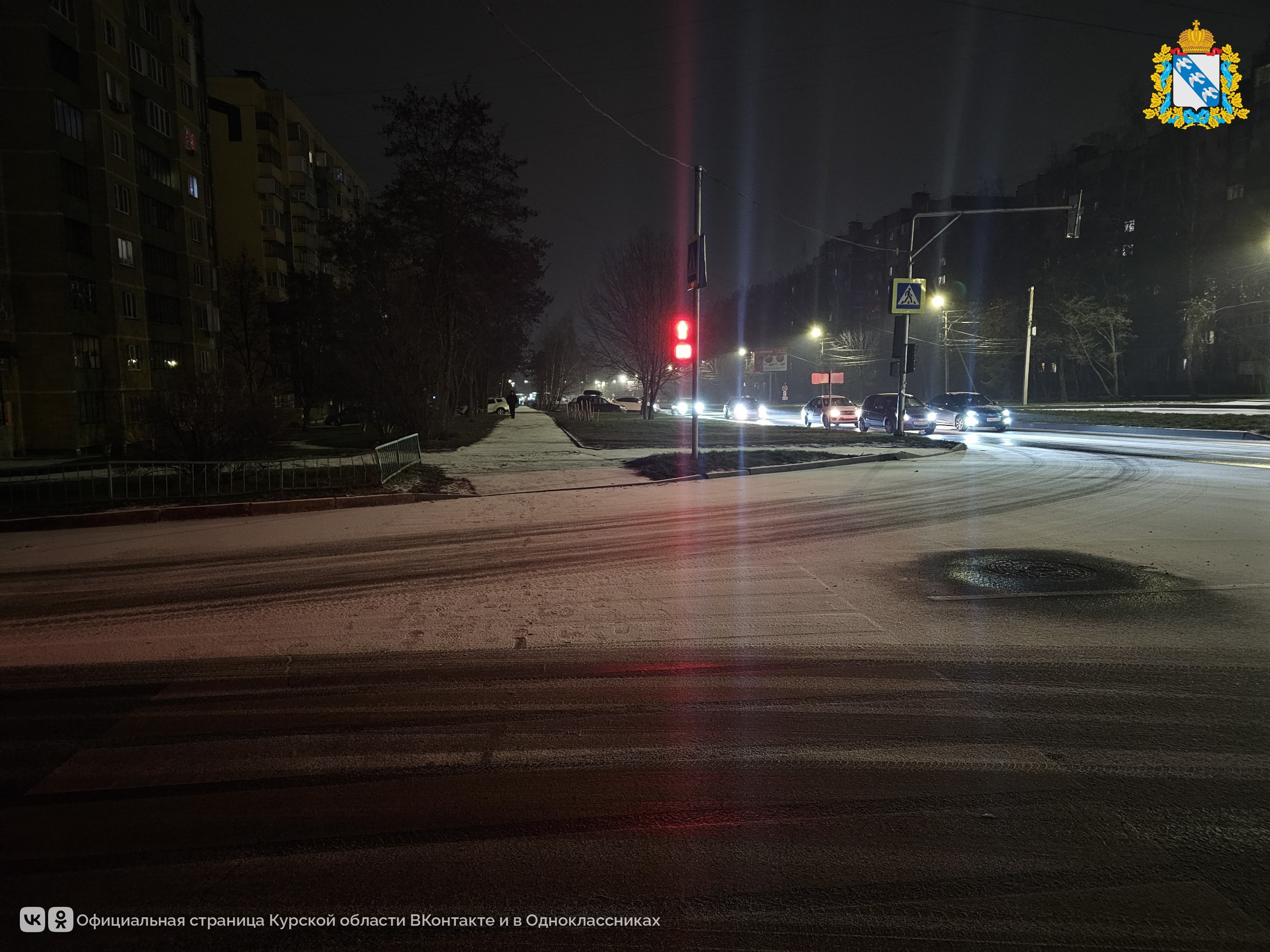 В Курске начал идти снег. Спецтехника уже выехала на дороги города В Курске начал идти снег. Спецтехника уже выехала на дороги города