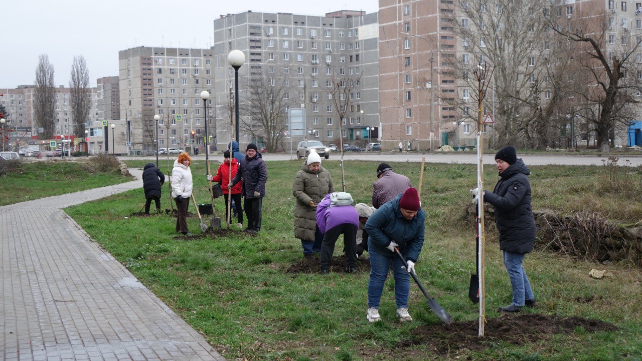 Игорь Корпунков: Сегодня – в День Героев Отечества высаживали деревья в Сквере Героев Донбасса! Игорь Корпунков: Сегодня – в День Героев Отечества высаживали деревья в Сквере Героев Донбасса!