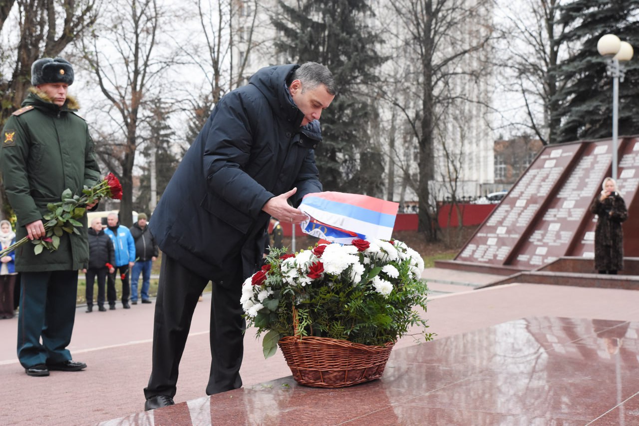 В День Героев Отечества куряне возложили цветы и венки В День Героев Отечества куряне возложили цветы и венки