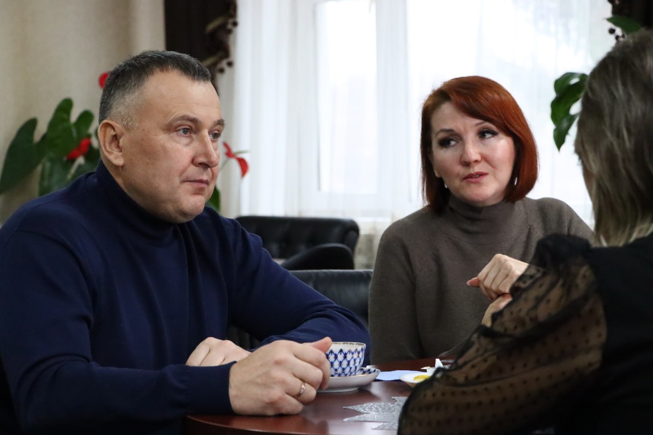 Андрей Белоусов: В администрации Рыльского района состоялась встреча с Натальей Васильевной Потаповой — матерью участника специальной военной операции Эдуарда Георгиевича Артюхова Андрей Белоусов: В администрации Рыльского района состоялась встреча с Натальей Васильевной Потаповой — матерью участника специальной военной операции Эдуарда Георгиевича Артюхова