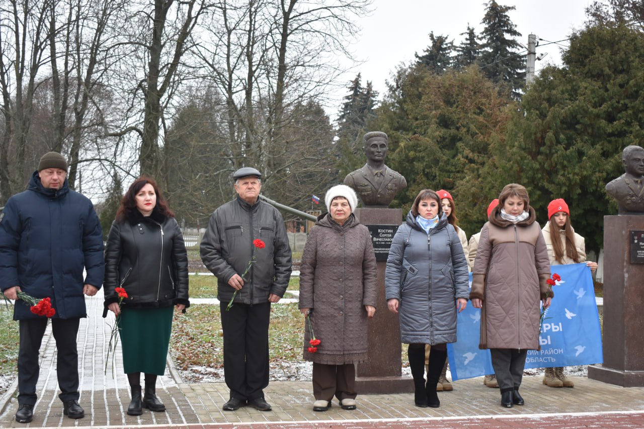 Дмитрий Новиков: Сегодня, 9 декабря, в День Героев Отечества мы отдаём дань глубокого уважения людям, внёсшим огромный вклад в защиту и независимость страны, проявившим величайшее мужество и доблесть во имя свободы и...