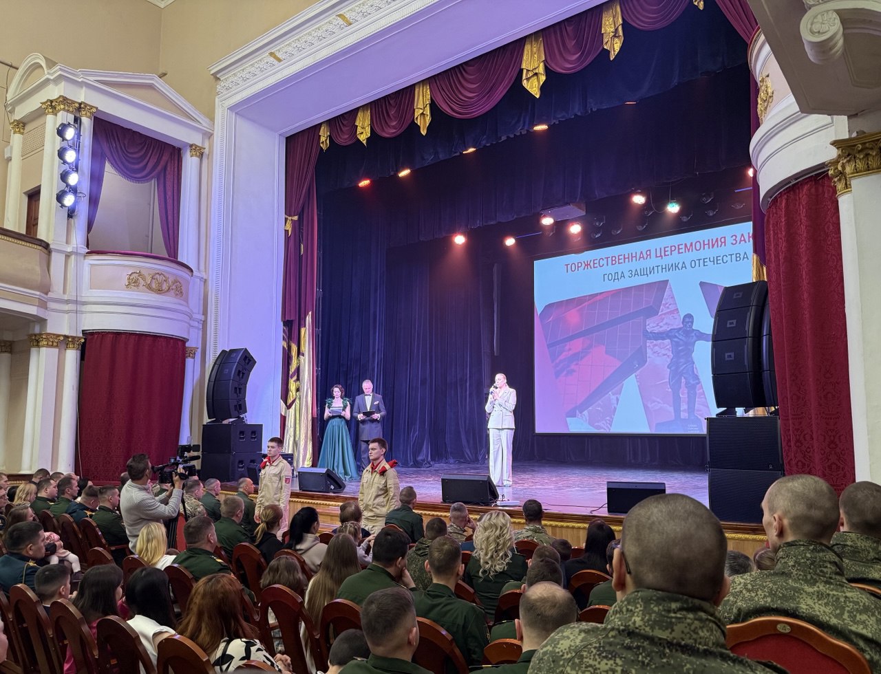 Наследники победителей. В День Героев Отечества Губернатор Курской области Александр Хинштейн подвел итоги Года защитника Отечества Наследники победителей. В День Героев Отечества Губернатор Курской области Александр Хинштейн подвел итоги Года защитника Отечества