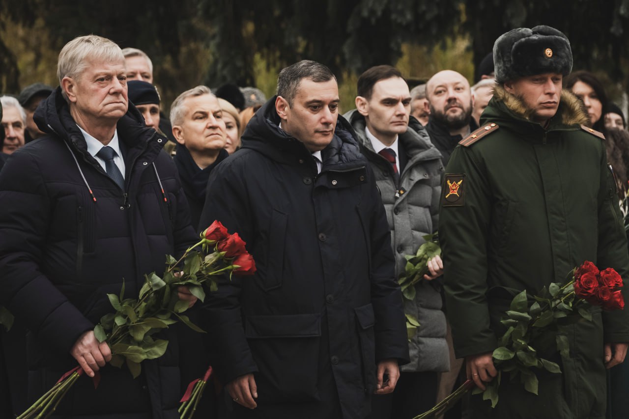 В День Героев Отечества куряне возложили цветы и венки В День Героев Отечества куряне возложили цветы и венки