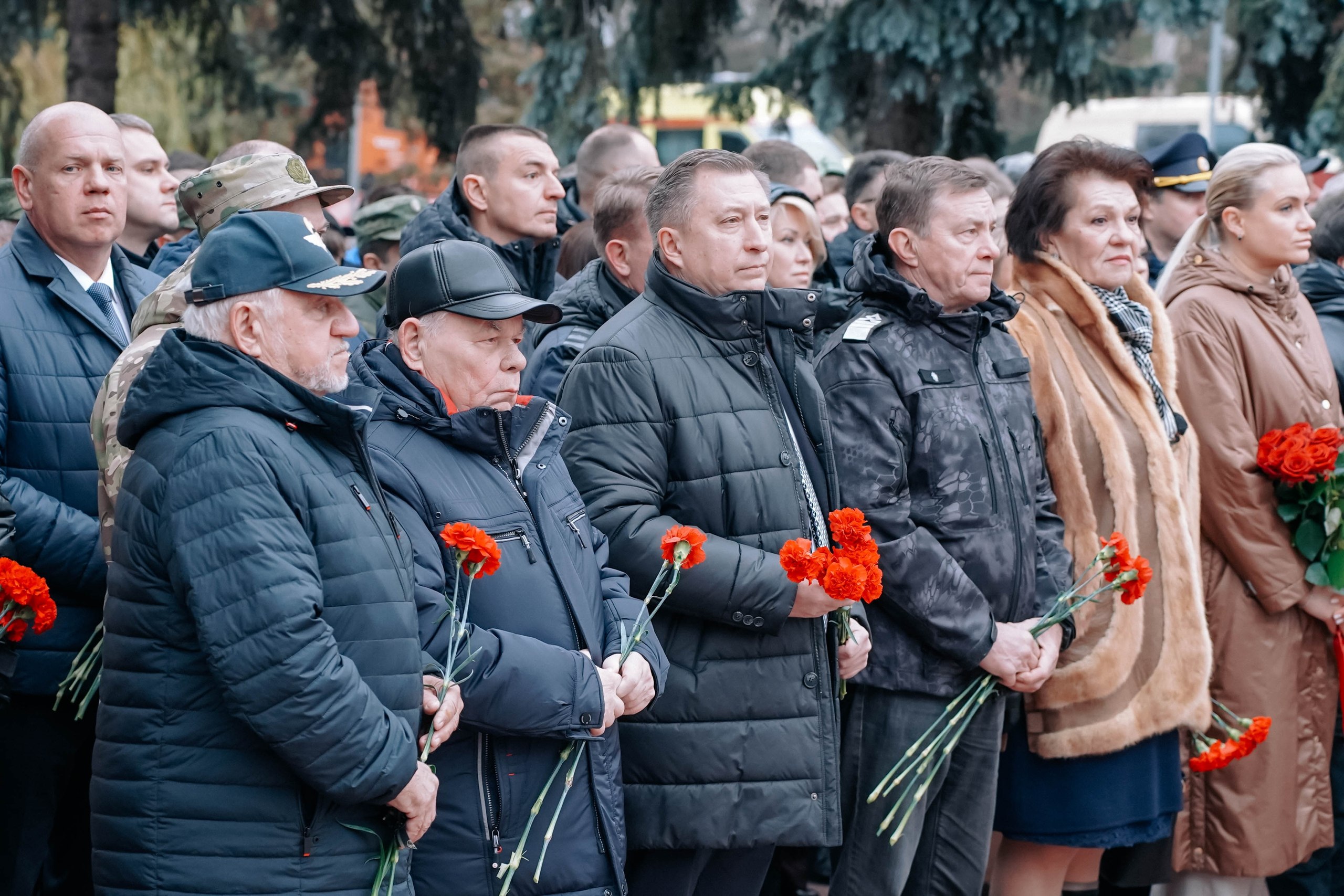 Сегодня в Георгиевском сквере состоялось торжественное возложение цветов, посвященное Дню Героев Отечества Сегодня в Георгиевском сквере состоялось торжественное возложение цветов, посвященное Дню Героев Отечества