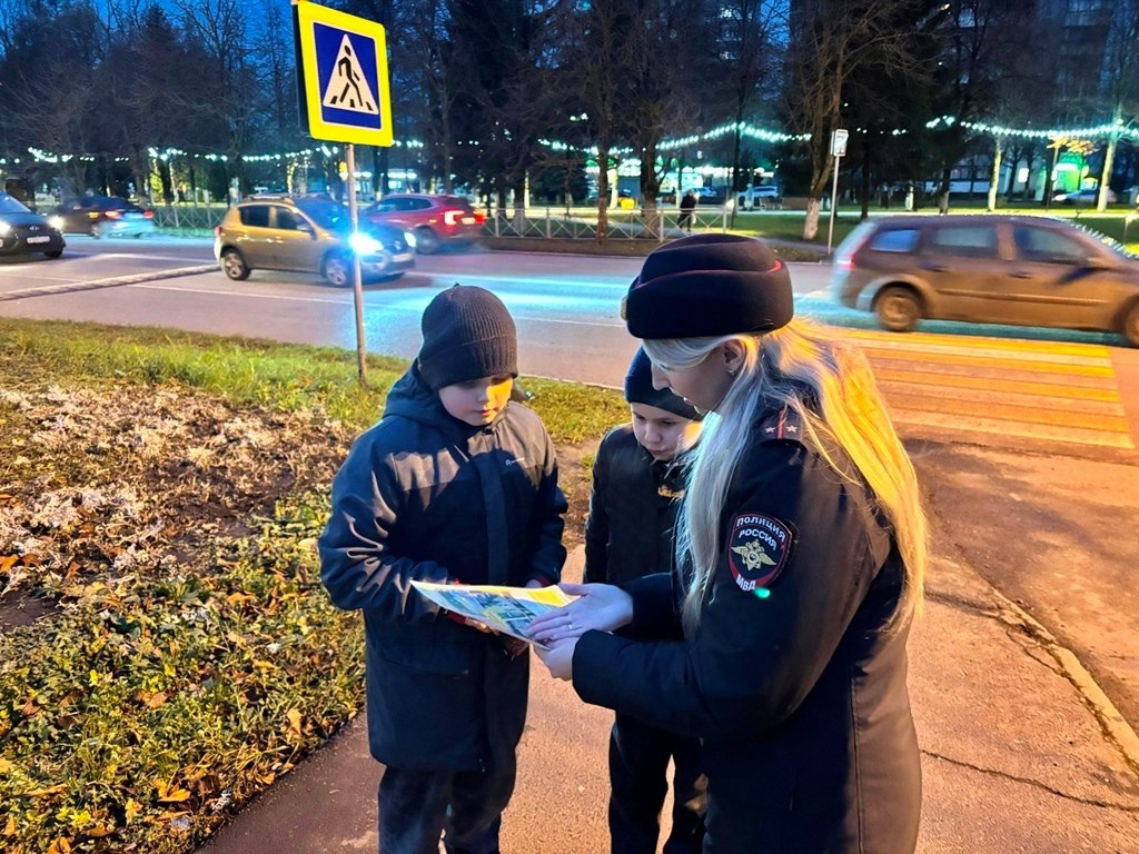 В связи с сокращением светового дня и ухудшением погодных условий сотрудники железногорской Госавтоинспекции продолжают работу, в рамках профилактического мероприятия «Засветись» направленную на снижение аварийности с... В связи с сокращением светового дня и ухудшением погодных условий сотрудники железногорской Госавтоинспекции продолжают работу, в рамках профилактического мероприятия «Засветись» направленную на снижение аварийности с...