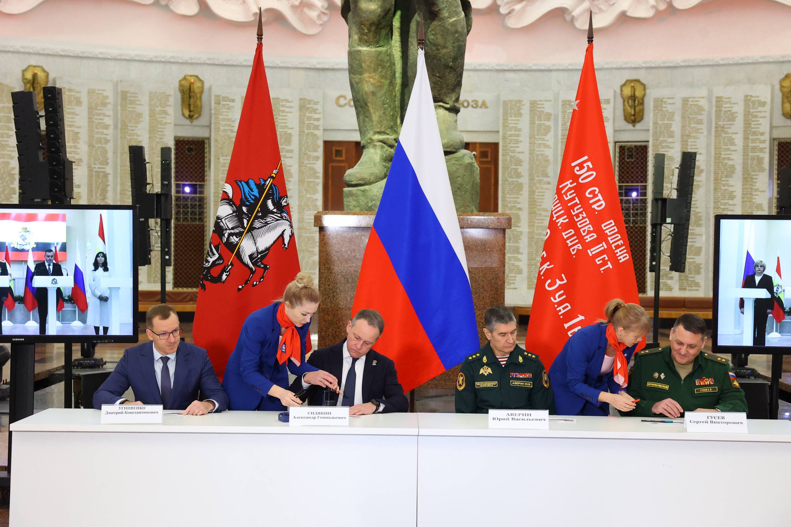 В День героев Отечества в Музее Победы мы провели памятную церемонию гашения почтовых марок, посвящённых Героям России, удостоенным этого звания посмертно за мужество, подвиги и героизм В День героев Отечества в Музее Победы мы провели памятную церемонию гашения почтовых марок, посвящённых Героям России, удостоенным этого звания посмертно за мужество, подвиги и героизм