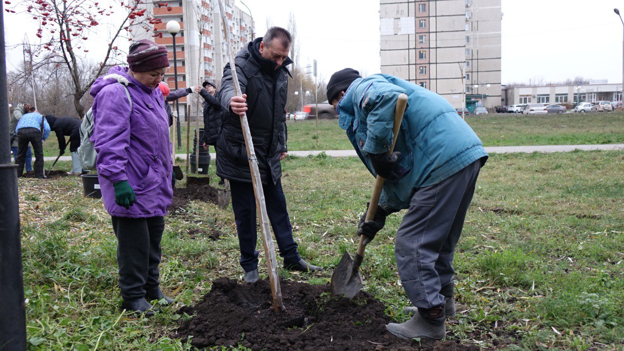 Игорь Корпунков: Сегодня – в День Героев Отечества высаживали деревья в Сквере Героев Донбасса! Игорь Корпунков: Сегодня – в День Героев Отечества высаживали деревья в Сквере Героев Донбасса!